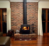 La Sila Homestead on Marrowbone - cutest cottage in the Hunter with killer views - Newcastle Accommodation