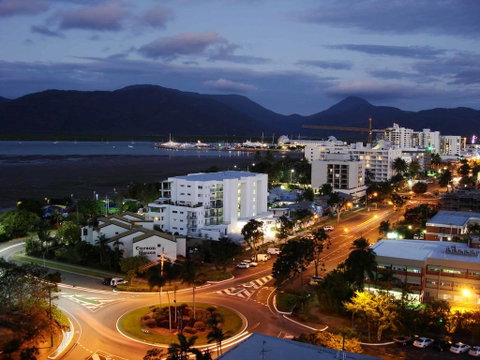 Lake Central Cairns - Newcastle Accommodation 2