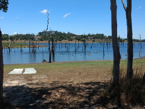 Lake Tinaroo Waterfrontage - Newcastle Accommodation 2