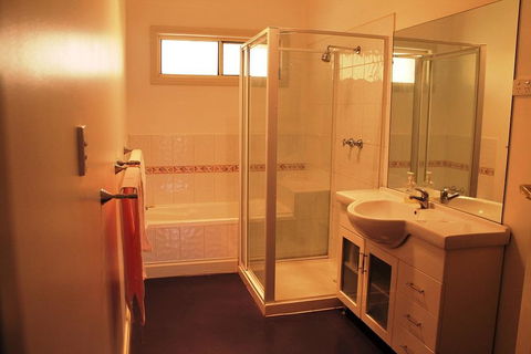 Lake Tyrrell Accommodation - Newcastle Accommodation 1