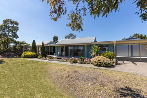 Lakeview - Waterviews On Newlands Arm - Newcastle Accommodation 0