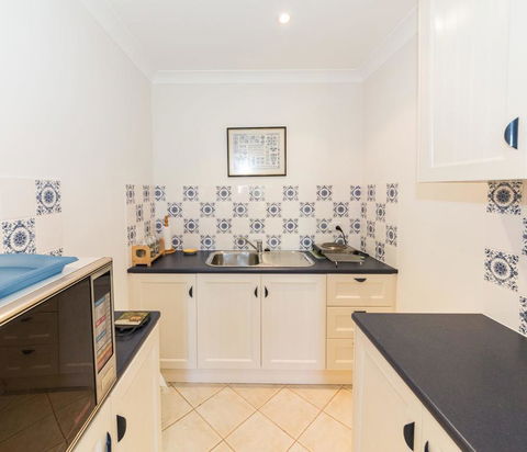 Lavender Hills - 12 Bennett Street - Newcastle Accommodation 3