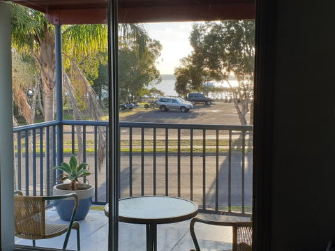 Lemon Tree Waterfront Apartments - Newcastle Accommodation 2