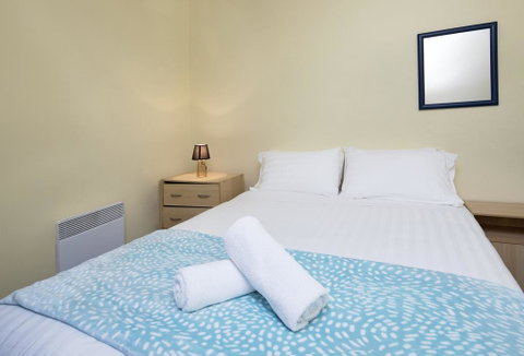Leo's Cottage - Newcastle Accommodation 2