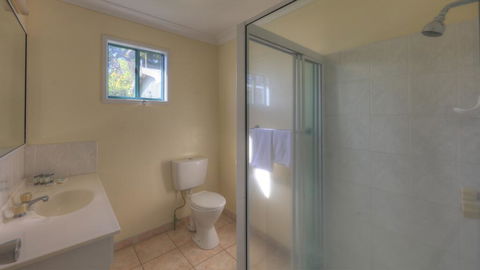 Lucinda Fishing Lodge - New Castle Tourism 3