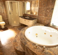 Luxuary self-contained living with Spa. - New Castle Tourism