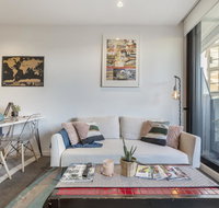 LUXURIOUS RIVERSIDE RESORT STYLE APARTMENTPOOLSPAGYMROOFTOP WITH CITY VIEWS - Newcastle Accommodation