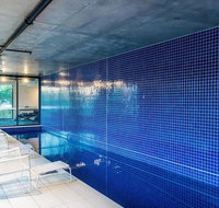 Luxury 2BR Yarra River Views WIFI-Netflix-Pool-Gym - Newcastle Accommodation