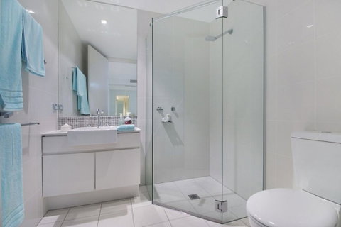LUXURY BALE PENTHOUSE & JACUZZI SPA 1328 NORTH CULTURE - Newcastle Accommodation 2