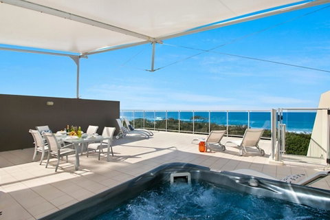 LUXURY BALE PENTHOUSE & JACUZZI SPA 1328 NORTH CULTURE - Newcastle Accommodation 1