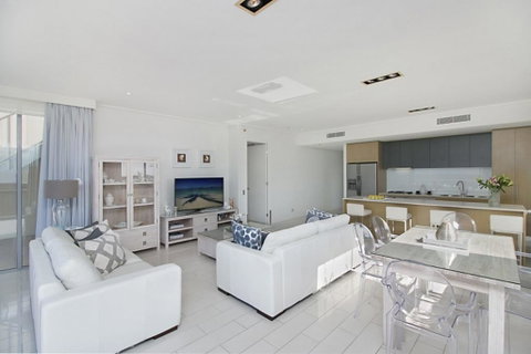 LUXURY BALE PENTHOUSE & JACUZZI SPA 1328 NORTH CULTURE - Newcastle Accommodation 3