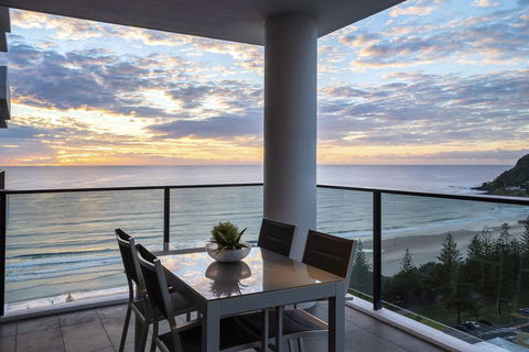 Luxury Beachfront Sky Home Exceptional Ocean Views - Newcastle Accommodation 2