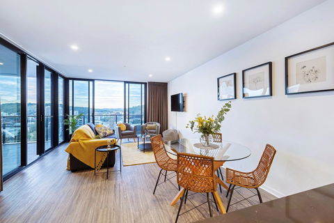 Luxury Beachfront Sky Home Exceptional Ocean Views - Newcastle Accommodation 3