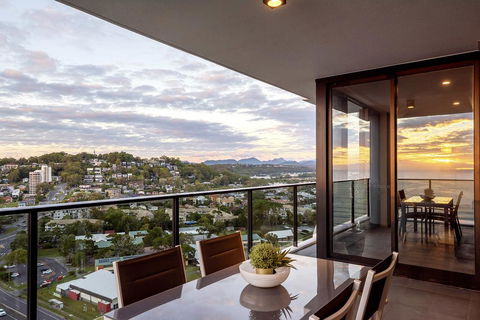 Luxury Beachfront Sky Home Exceptional Ocean Views - Newcastle Accommodation 1