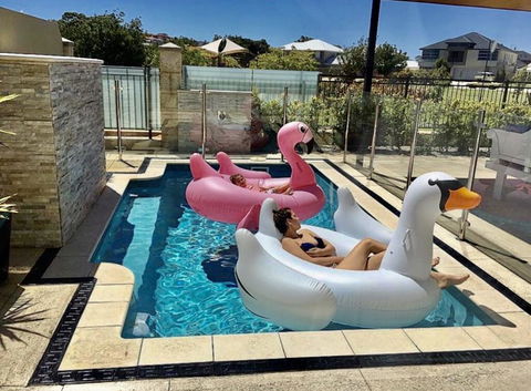 LUXURY VILLA W POOL & SPAS - Newcastle Accommodation 1