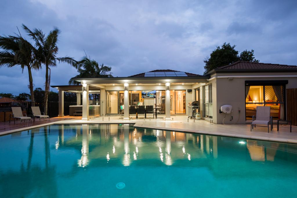 Burleigh Waters QLD Newcastle Accommodation