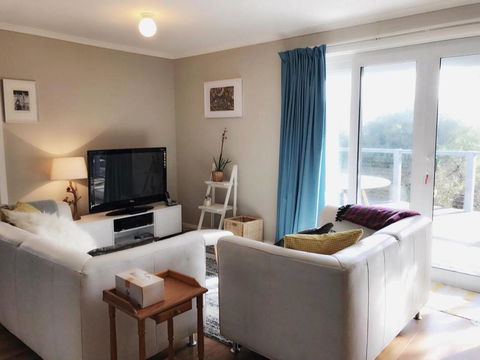 Magic Beach Cottage - New Castle Tourism 0