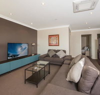 Maison Noir 2 - Well appointed modern accommodation with mountain views - Newcastle Accommodation