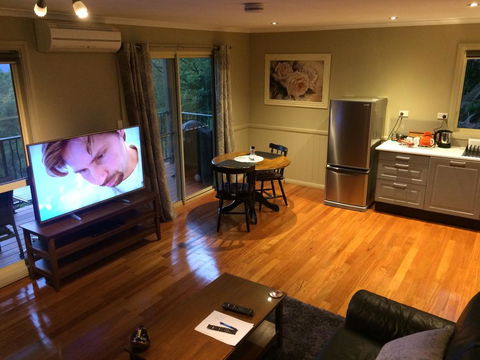Maleny Luxury Cottages - Newcastle Accommodation 2