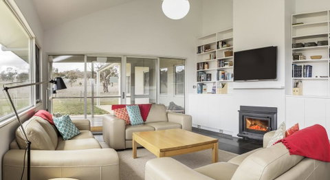 Manna Tree Farm -modern Home With Majestic Views In Stunning Countryside - Newcastle Accommodation 3