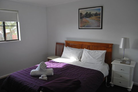 Maple Tree Cottage - Newcastle Accommodation 3