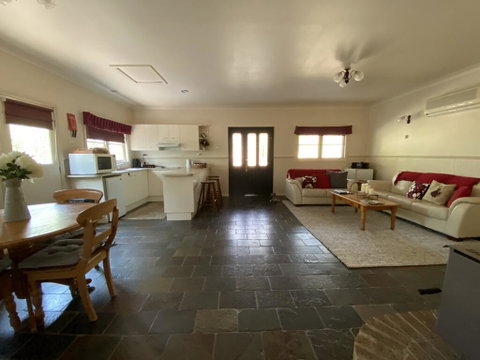 McCaffrey's Estate - Newcastle Accommodation 1
