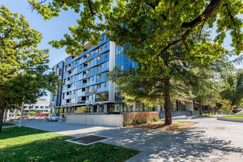 Midnight Apartments Accommodate Canberra - Newcastle Accommodation 2