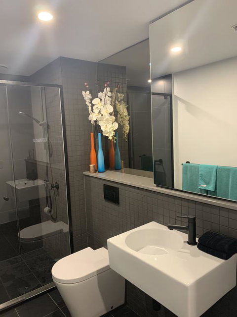 Midnight@Braddon Modern Executive Apt, Pool, Sauna, Secure Parking, Wine - Newcastle Accommodation 2