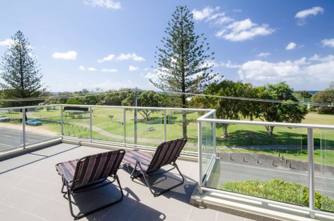 Ming Apartments #3 - 3/236 Marine Parade - Newcastle Accommodation 2