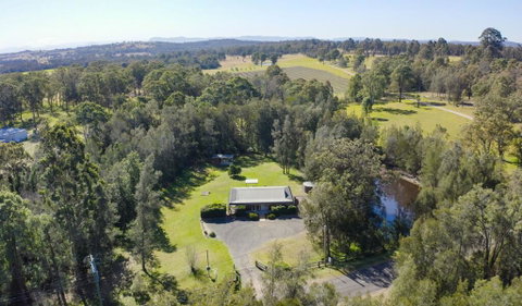Misty Glen Cottage - Newcastle Accommodation 1