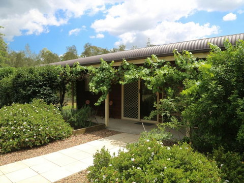 Misty Glen Cottage - Newcastle Accommodation 2