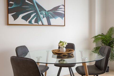 Modern 2 Bedroom Apartment In The Heart Of Burwood - Newcastle Accommodation 2