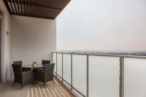 Modern 2 Bedroom Apartment In The Heart Of Burwood - Newcastle Accommodation 3