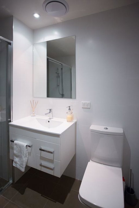 Modern Executive Apartment @ Braddon, 1BR, Wine, Wifi, Secure Parking, Canberra - Newcastle Accommodation 3