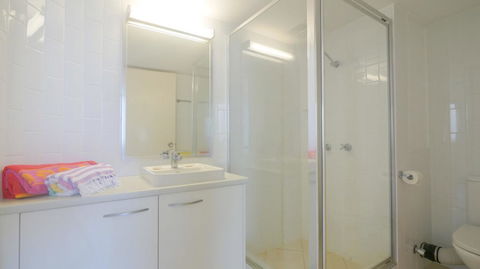 Monterey Lodge Unit 16, 27 Warne Terrace. Kings Beach - New Castle Tourism 3