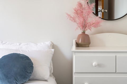 Moonah House-10 Mins To CBD & MONA, 4BR, 2 BATH, Great View, Park 3 Cars, Sleep 11, King Bed, En-suite - Newcastle Accommodation 1