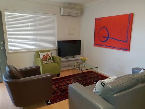 Mt.Lawley Superb 2 BR Location Comfort, Style 3 - New Castle Tourism 0