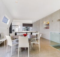Nautilus 2 Luxury Retreat - Modern beachfront townhouse WiFi water views - Newcastle Accommodation
