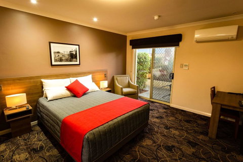Quality Hotel Bayswater - Newcastle Accommodation 1