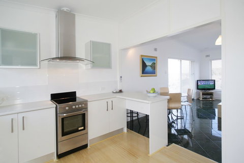 Summer Breeze - Holiday Or Business Apartment - Newcastle Accommodation 5