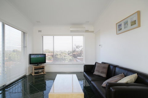 Summer Breeze - Holiday Or Business Apartment - Newcastle Accommodation 3