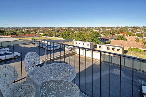 Summer Breeze - Holiday Or Business Apartment - Newcastle Accommodation 8