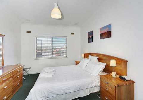 Summer Breeze - Holiday Or Business Apartment - Newcastle Accommodation 1
