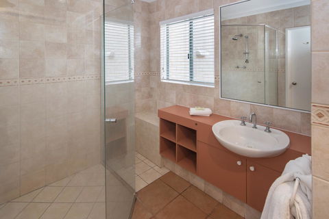 Bayshore Beachside Resort - Newcastle Accommodation 21