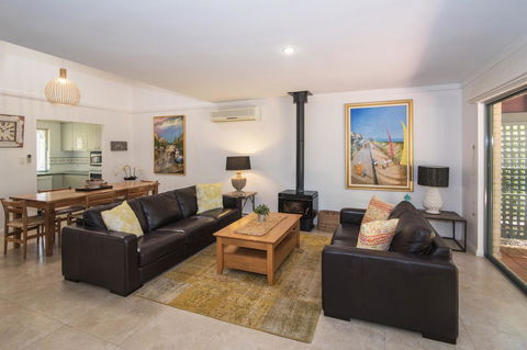 Bayshore Beachside Resort - Newcastle Accommodation 10