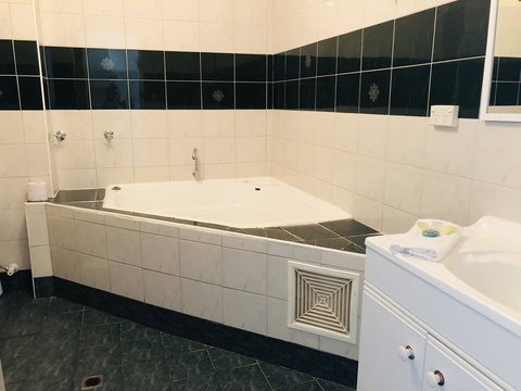 Seashore Memories - Sleeps 3 - Newcastle Accommodation 12