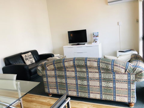 Seashore Memories - Sleeps 3 - Newcastle Accommodation 4