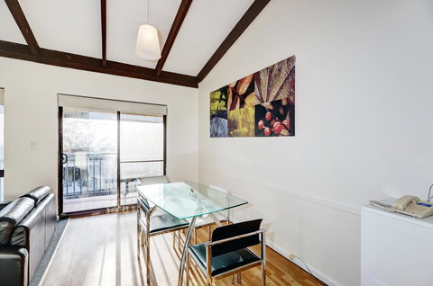 Seashore Memories - Sleeps 3 - Newcastle Accommodation 9