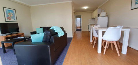 West Beach Lagoon 202 - Quiet & Ground Floor! - Newcastle Accommodation 9