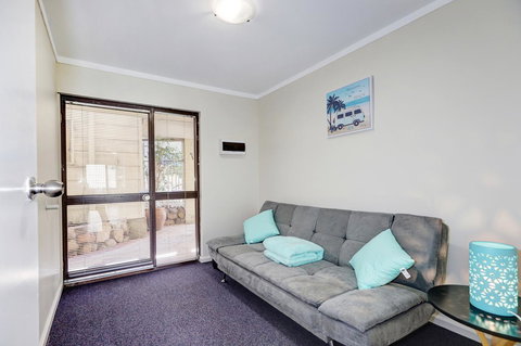 West Beach Lagoon 202 - Quiet & Ground Floor! - Newcastle Accommodation 5